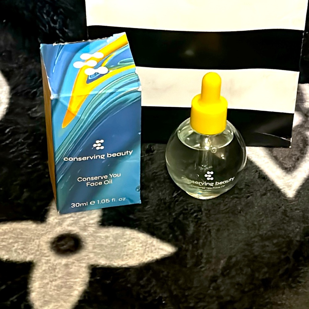 Conserving beauty facial oil